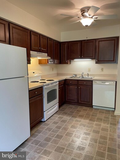 1006 Brinker Dr unit 102, Hagerstown, MD 21740 - photo 3
