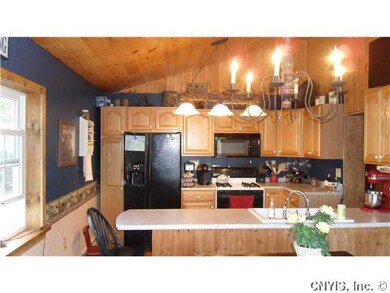 Kitchen Great kitchen, all appliances stay! Very s