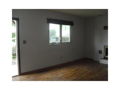 Entry/Foyer.