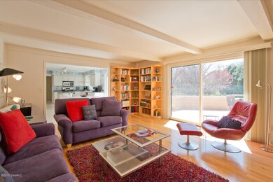 025 family room - IMG_6461