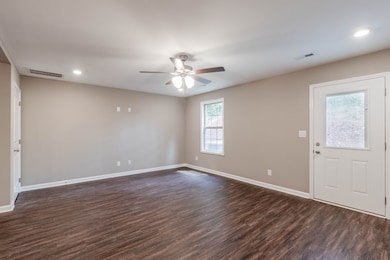 135 Country Ln unit 403, Clarksville, TN 37043 - photo 4