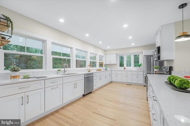 901 Hobbs Dr, Silver Spring, MD 20904 - photo 4