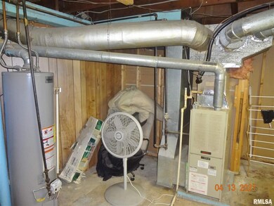 305 5th St, Lincoln, IL 62656 - photo 7