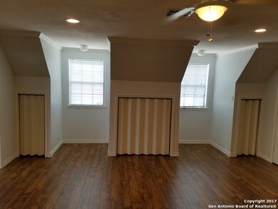 11121 Mesquite Flat unit ABOVE GARAGE, Helotes, TX 78023 - photo 5