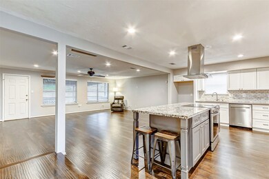 5302 Apple Blossom Ln, Friendswood, TX 77546 - photo 3