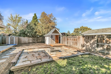 851 Juanita Way, Central Point, OR 97502 - photo 2