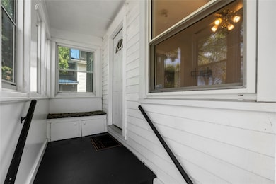 1046 12th St NE, Cedar Rapids, IA 52402 - photo 3