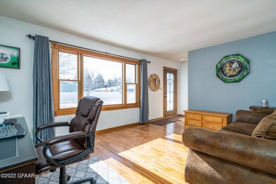 902 S 24th St, Grand Forks, ND 58201 - photo 3