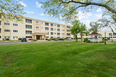 75 Washington Ave unit 2-307, Hamden, CT 06518 - photo 3