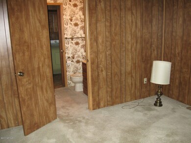 2ND BEDROOM/BATH