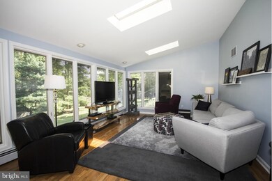 4609 Roundhill Rd, Ellicott City, MD 21043 - photo 4