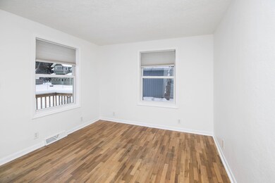 2719_Amherst_Ave_05