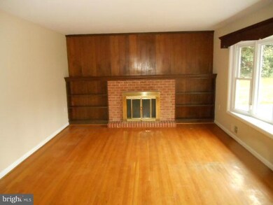 7306 Lois Ln, Lanham, MD 20706 - photo 2