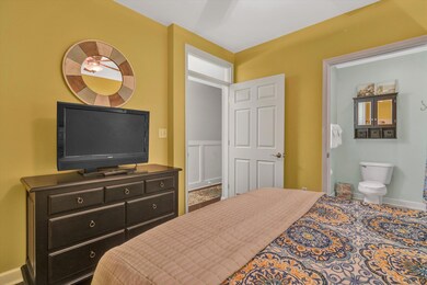 Mariners Landing unit 304, Huddleston, VA 24104 - photo 7