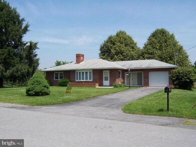 17528 Woodlawn Dr, Hagerstown, MD 21740 - photo 2