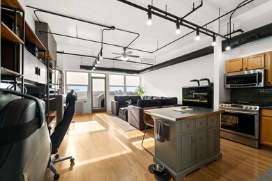 Clinton Complex unit 624, Chicago, IL 60607 - photo 2