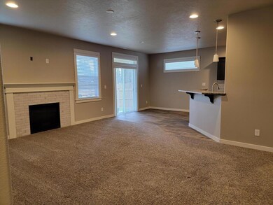 806 N Smith Ct, Sisters, OR 97759 - photo 4