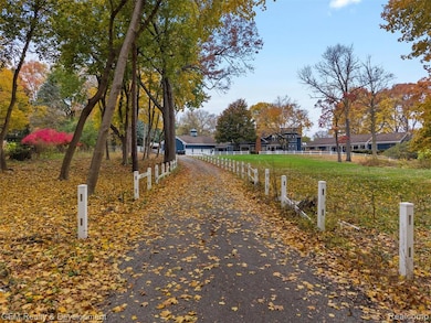 1900 Tiverton Rd, Bloomfield Hills, MI 48304 - photo 3