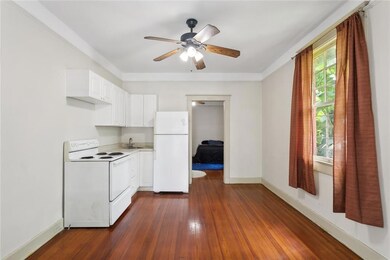 1533 Side was previously used as a one bedroom apa