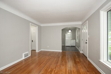 5549 Thomas St, Maple Heights, OH 44137 - photo 4