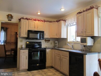 46 N Kinzer Ave, New Holland, PA 17557 - photo 7