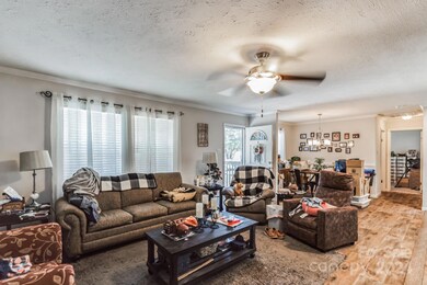 560 Jennings Rd, Statesville, NC 28625 - photo 6