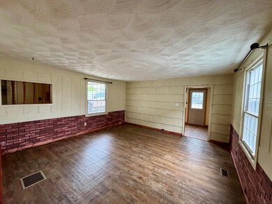 205 Perry St, Punxsutawney, PA 15767 - photo 6