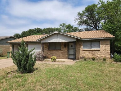 912 Russell Ln, Bedford, TX 76022 - photo 2