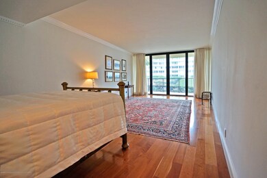 Oversize master suite