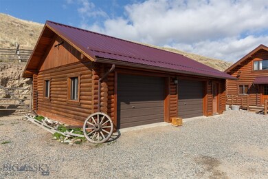 Garage proximity to house