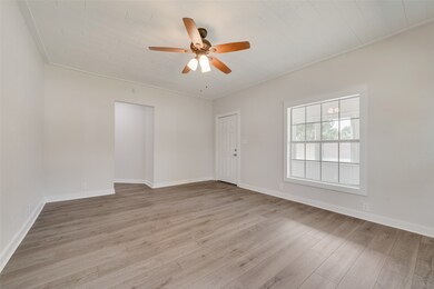 Unfurnished room featuring light wood-type flooring and a ceiling fan