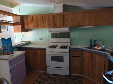 401 Virginia Ave, Walters, OK 73572 - photo 4