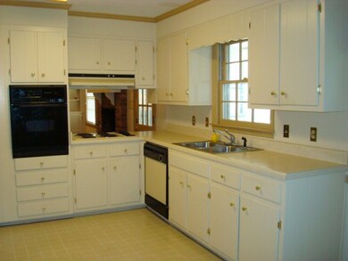 1424 Lake Valley Rd, Macon, GA 31210 - photo 6