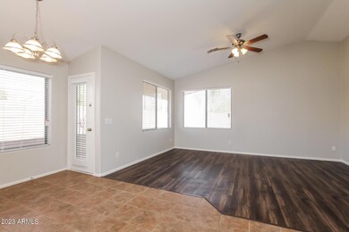 002-photo-living-room-6278034