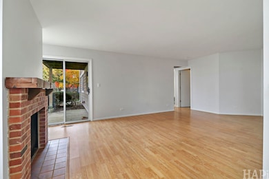 602 Eastview Ct unit Z1, Schaumburg, IL 60194 - photo 4