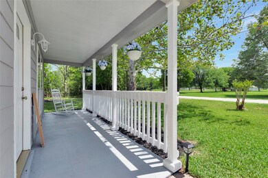 19885 Hastings Cir, Alvin, TX 77511 - photo 2