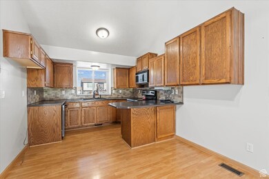 3820 Foxglen Dr, Roy, UT 84067 - photo 7