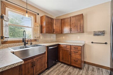 1632 Southview Dr NW, Cedar Rapids, IA 52405 - photo 6