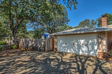 brentwood-garage and side yard