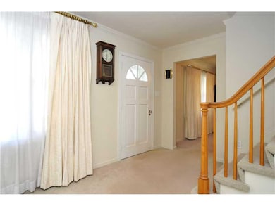 Entry/Foyer.