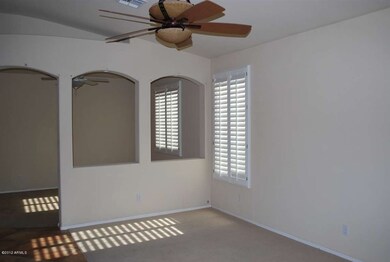 Living Room/Den