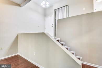 11557 Rolling Green Ct unit A, Reston, VA 20191 - photo 2