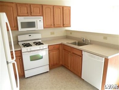 3686 Clauss Dr, Macungie, PA 18062 - photo 6