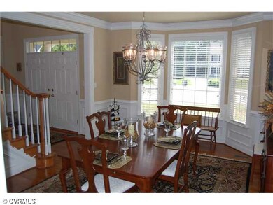 Dining Room - Huge bay window is exquisite!