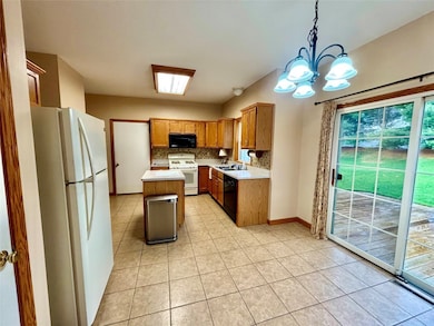 2850 Alexandra Dr, Erie, PA 16506 - photo 5