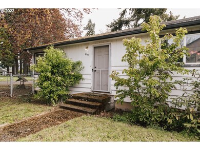 2731 E St, Hubbard, OR 97032 - photo 2