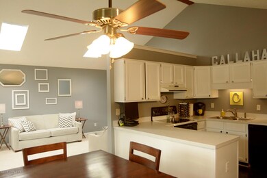 8510 Roseborough Rd, Louisville, KY 40228 - photo 4