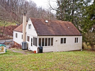 Exceptional backyard. Screened Porch/Mudroom on le