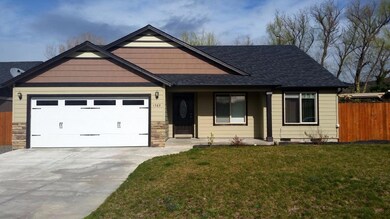 1589 Inverness Dr, Medford, OR 97504 - photo 2