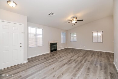 002-photo-living-room-9420836